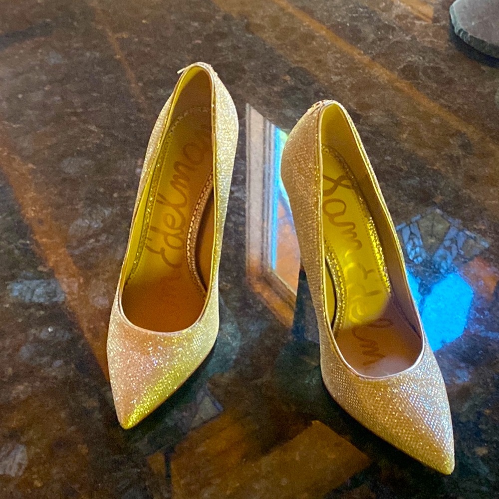 NWT.. Sam Edelman gold pumps 7.5🌺